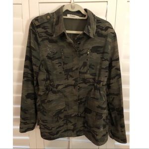 Trendy distressed Camo jacket w/ lots of detail